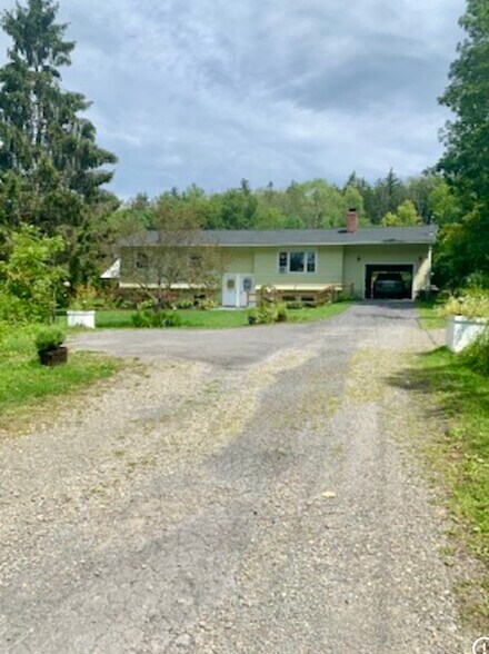 Building Photo - 467 Troy Rd