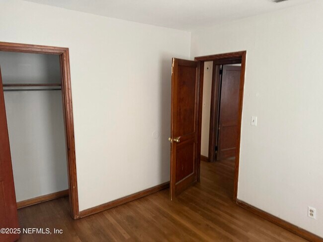 Building Photo - 947 Glencarin St