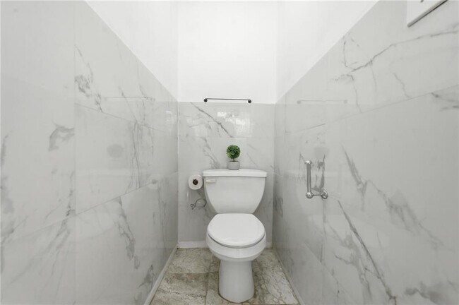 Building Photo - 575 Chandon Way