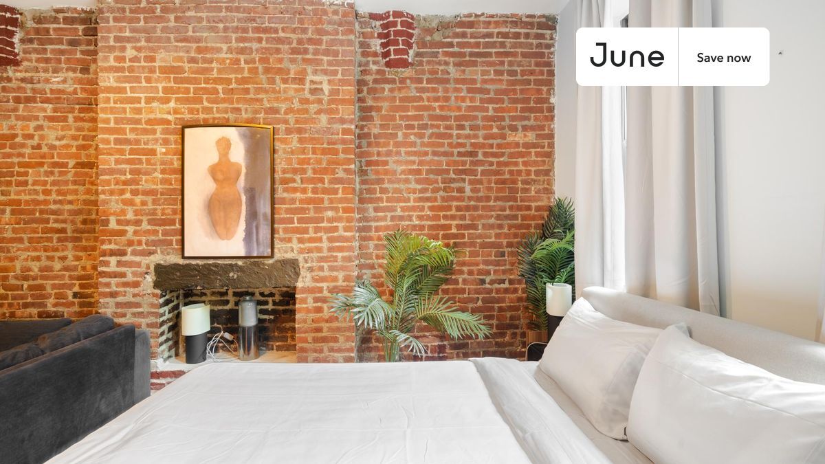 Building Photo - 418 W 49th St