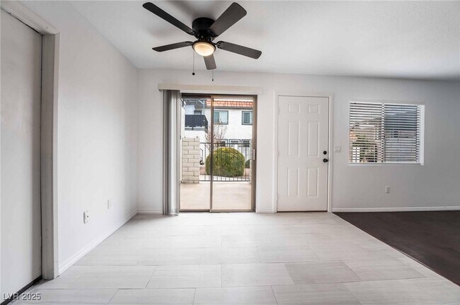 Building Photo - 1133 Willow Tree Dr