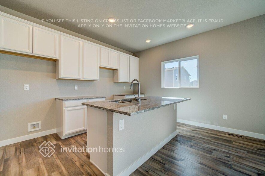 Building Photo - 11467 Sanderling St