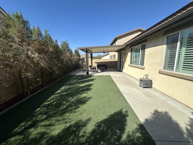 Building Photo - 5617 Buckthorn Ct