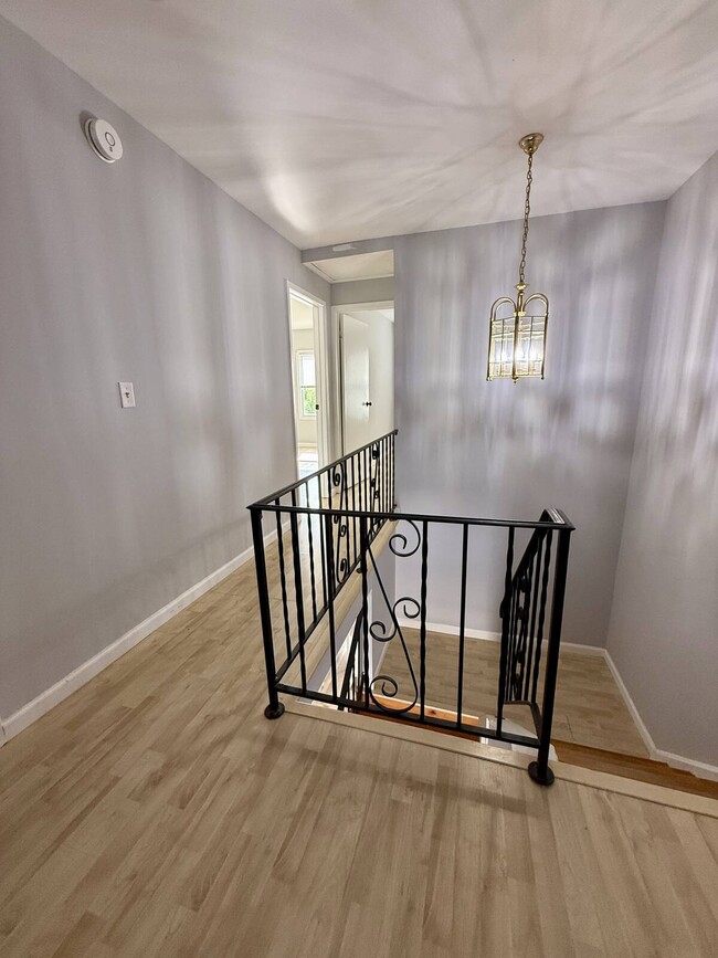 Building Photo - 24 Redbud Rd