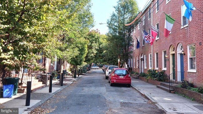 Building Photo - 1122 Rodman St