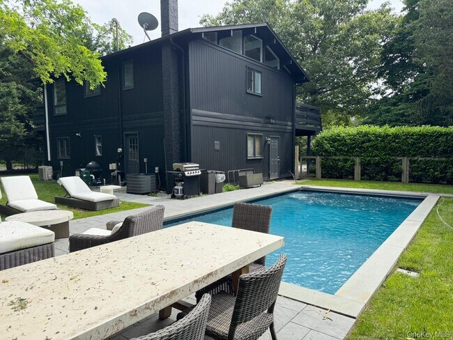 Building Photo - 10 Cedar Ave