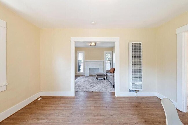 Building Photo - 1321 E 48th St