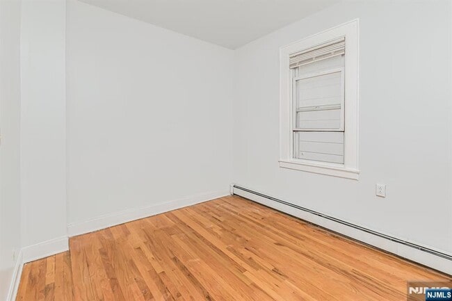 Building Photo - 57 Clinton Pl