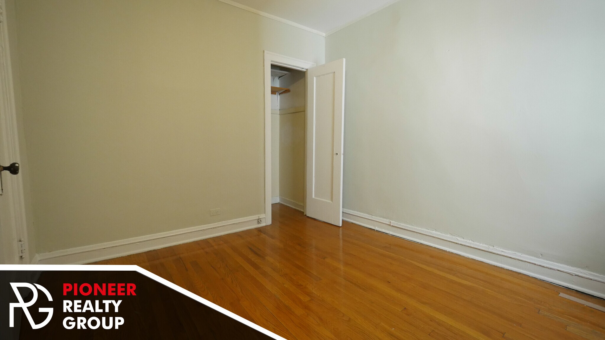 Building Photo - 546 W Surf St