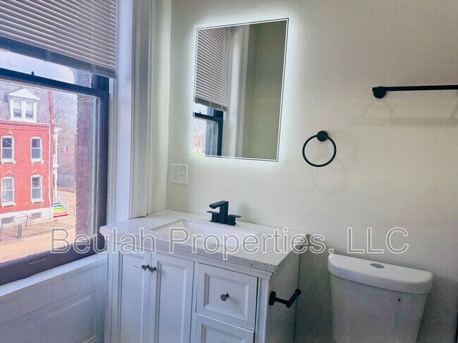 Building Photo - 1306 Sidney St