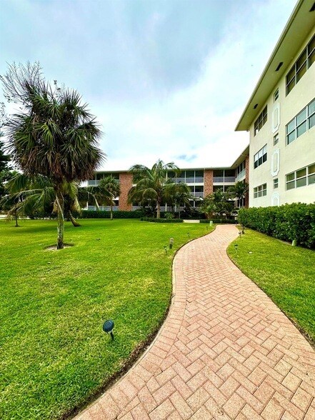Primary Photo - 2501 S Ocean Blvd