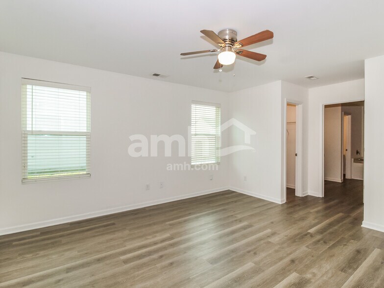 Building Photo - 7117 Spaniel Ct