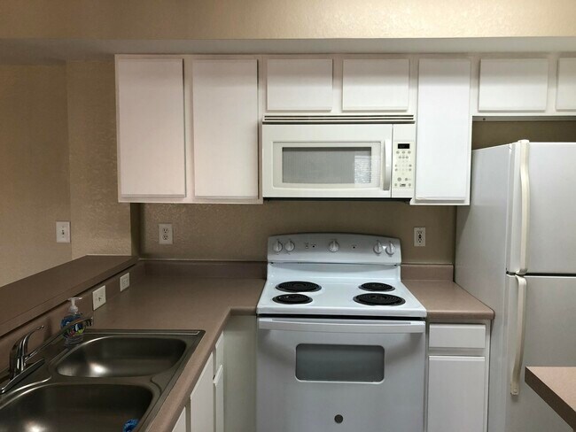 Building Photo - 181 SW Palm Dr