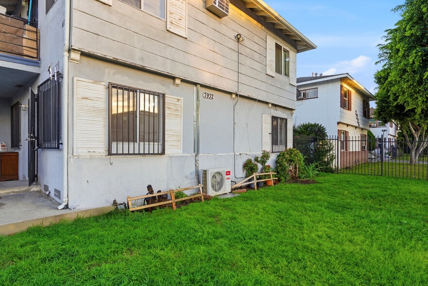 Building Photo - 7932 Brimfield Ave