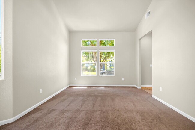 Building Photo - Move-In Ready 5-Bed, 3-Bath Gem in a Covet...