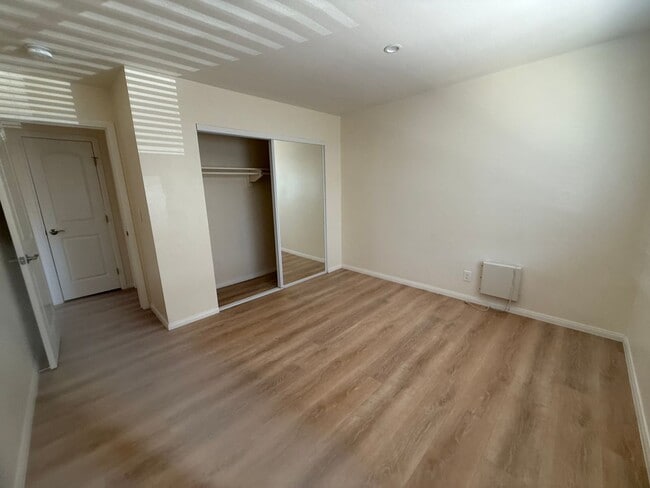 Building Photo - Newbury Park Condo - Two Bedroom one bath located in Newbury Park