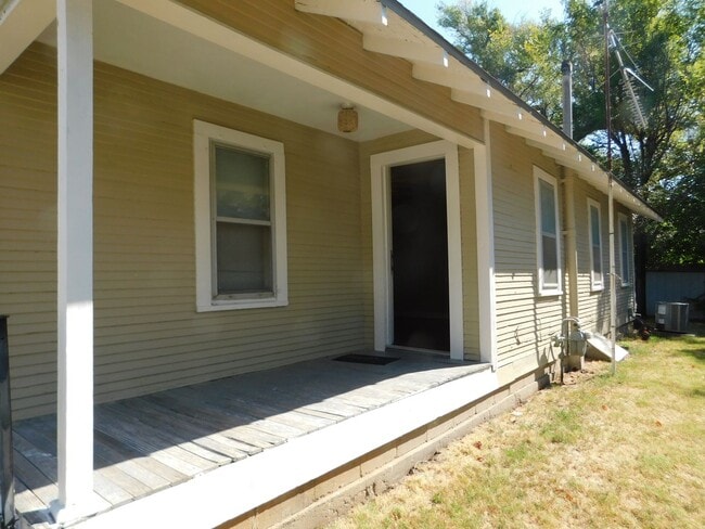 Building Photo - 1 Bedroom House In El Dorado
