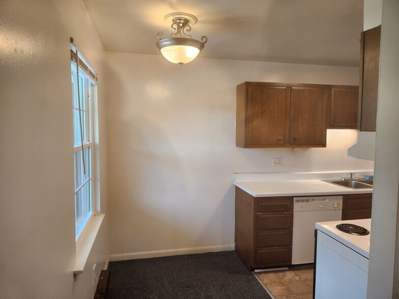 Building Photo - 103 Wildhurst Ave NE