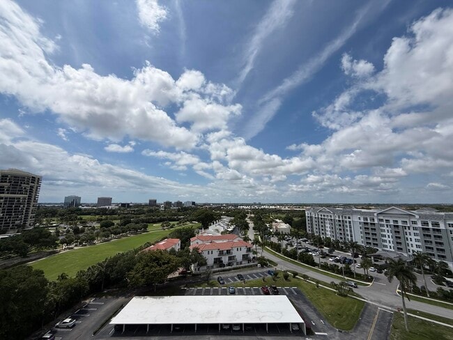 Building Photo - 2000 Presidential Way