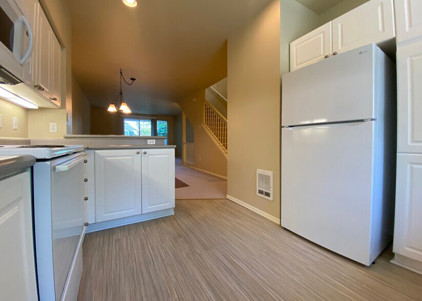 Building Photo - 16125 Juanita Woodinville Way NE