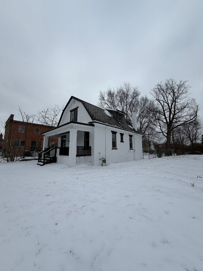 Building Photo - Fully Renovated 3BR in the Heart of Columbus