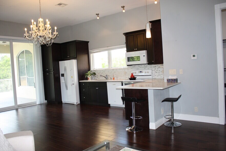 Building Photo - 5862 Homeland Rd