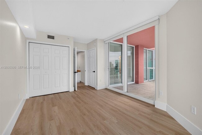 Building Photo - 3370 Hidden Bay Dr