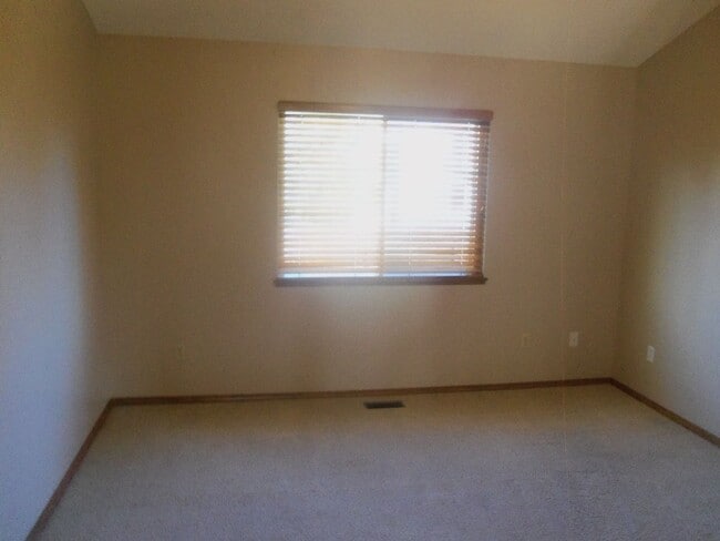 Building Photo - 8165 Lythrum Dr