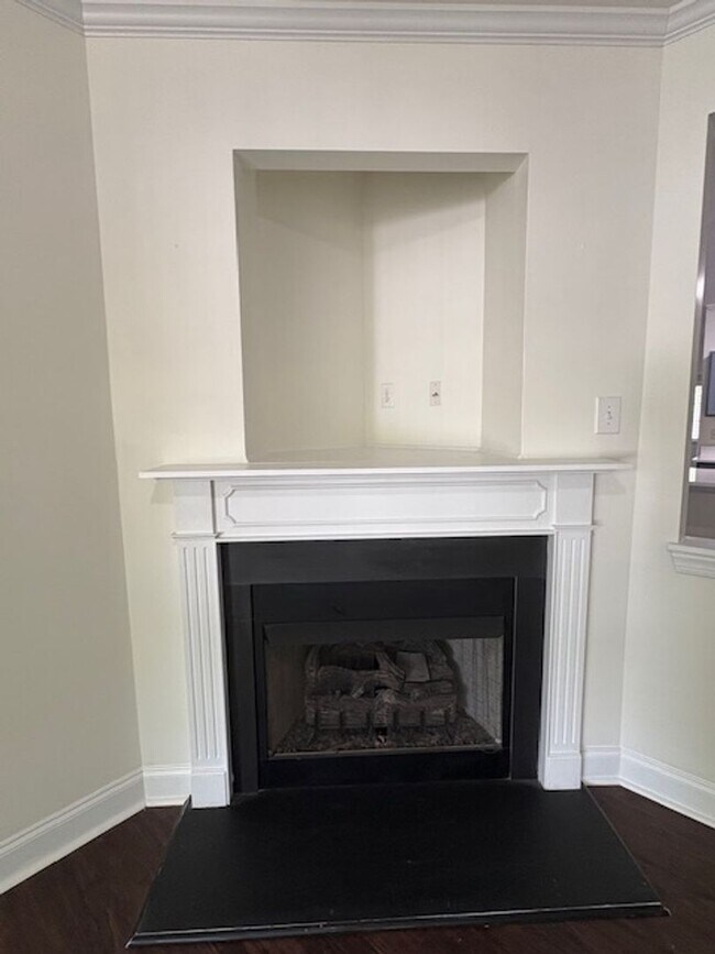 Building Photo - Renovated Cornelius Condo | Two Covered Balconies | Walk to Downtown & Antiquity | Lake Norman Area