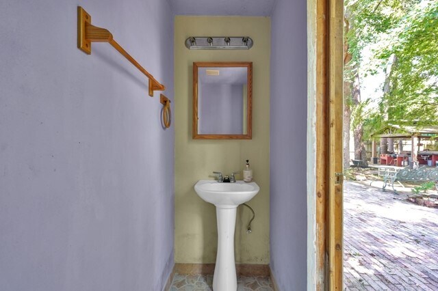 Building Photo - 6715 Dillon Dr