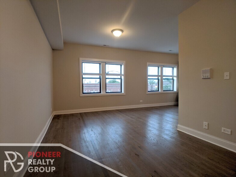 Building Photo - 3407 W Fullerton Ave