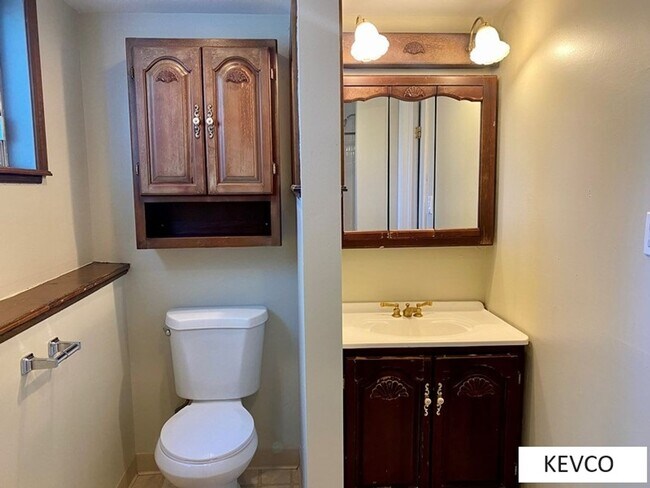 Building Photo - Incredible House and Yard!