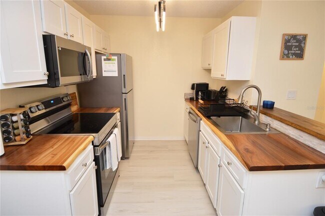 Building Photo - 10263 Gandy Blvd N