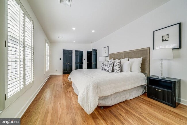 Building Photo - 4817 Chevy Chase Blvd