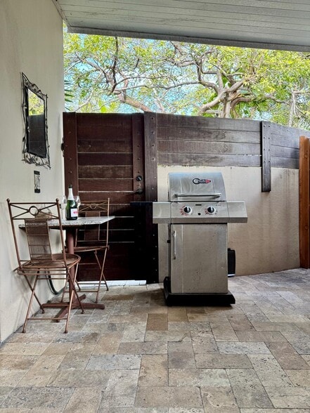 Building Photo - 2542 Monroe St