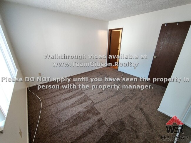 Building Photo - 3 Bedroom, 2 Bathroom Condo W/ 2 Car Garage