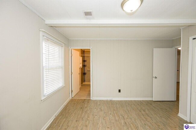 Building Photo - 1615 Catalpa Rd