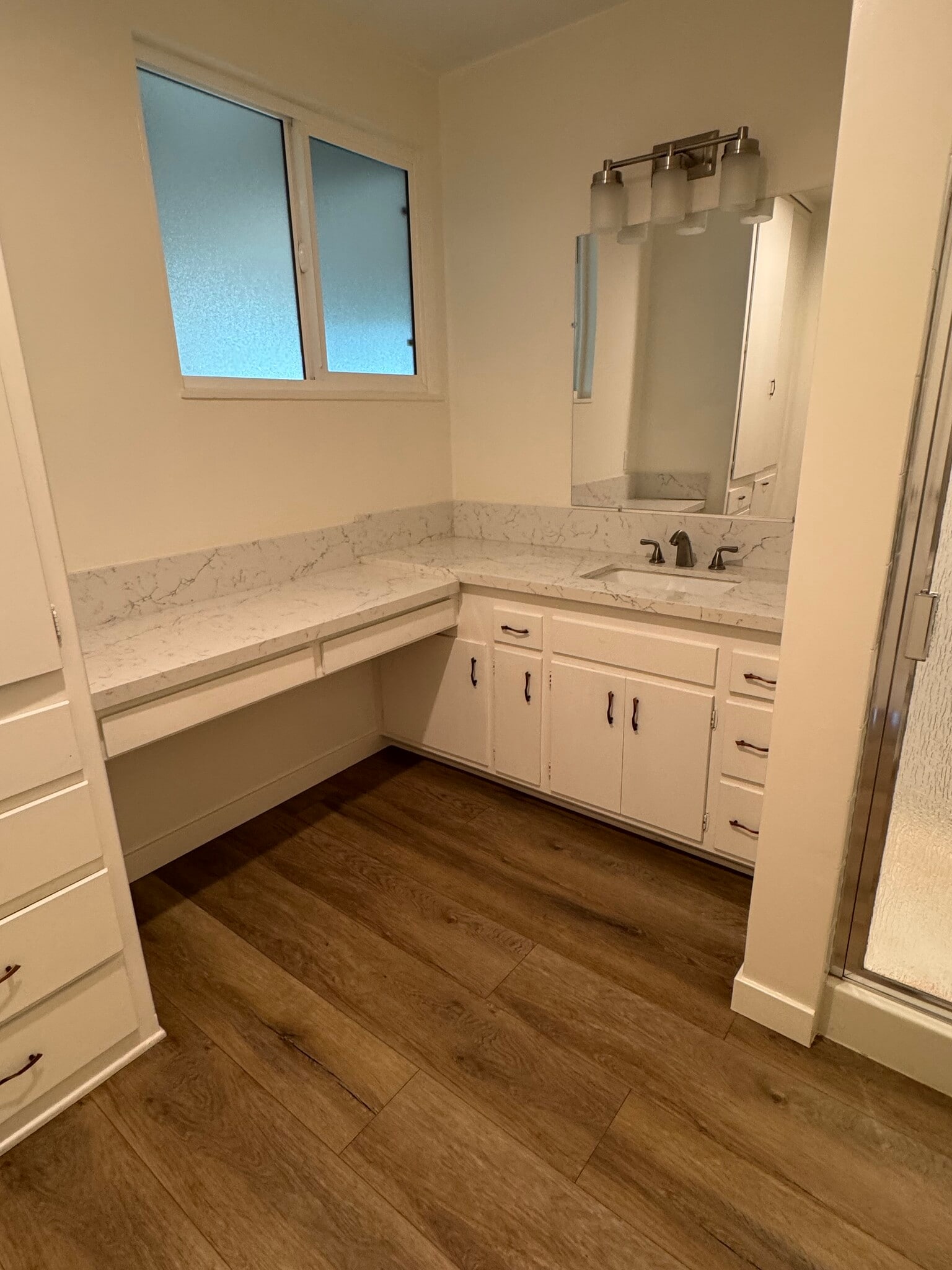 Counter top in bathroom #2 - 11305 Sheldon St