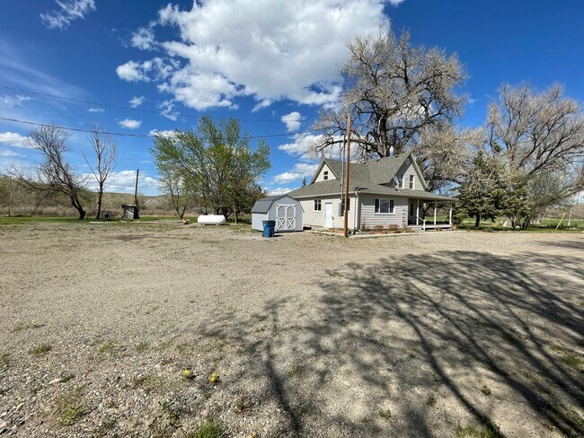 Building Photo - 3 bed farm house with 2 acres