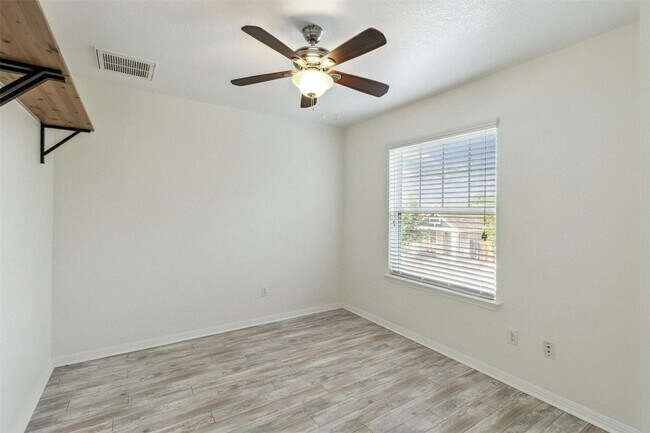 Building Photo - 137 Preston Trail