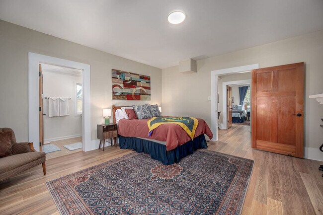 Building Photo - 500 W Rosemary St