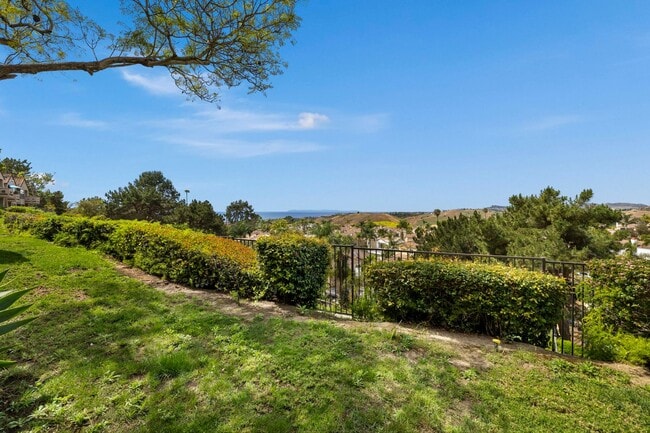 Building Photo - 1056 Calle Del Cerro