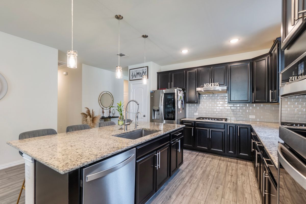 Building Photo - 2424 Coyote Way