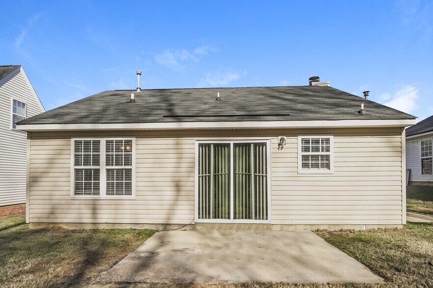 Building Photo - 2733 Fairstone Ave