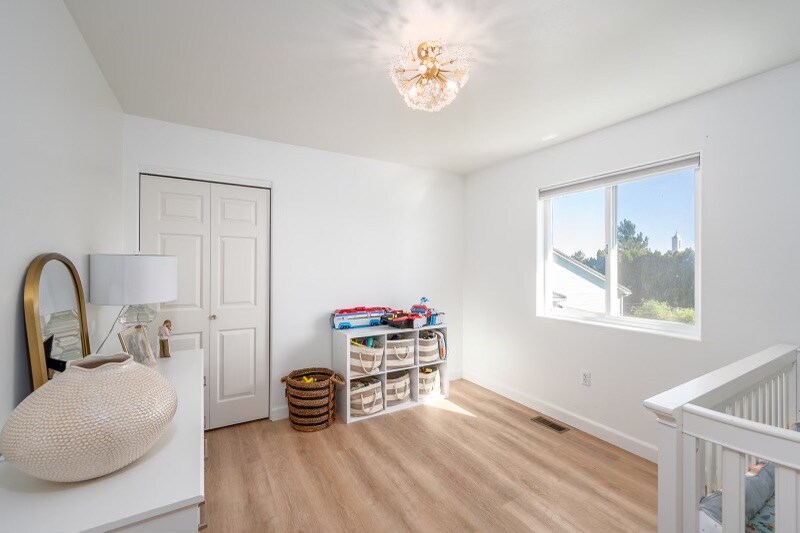 Building Photo - 305 E Inglewood Dr