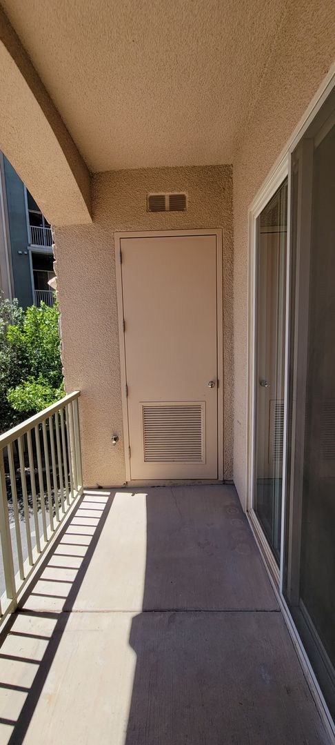 Building Photo - Upscale Executive Living 1 bedroom 1 bath