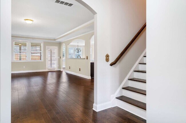Building Photo - "Luxurious 4-Bedroom Retreat with Third Fl...
