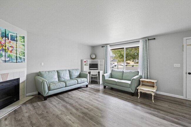 Building Photo - AVAILABLE SEPTEMBER!!!! Beautiful 3bed/2bath house in Pasco, Washington. - APPLY NOW!!!