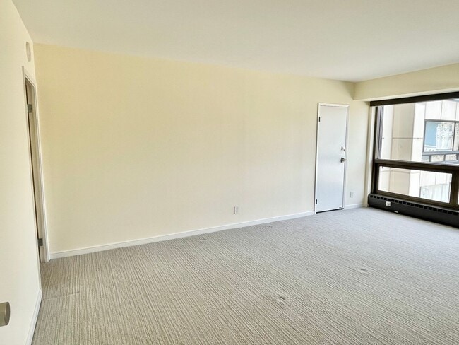 Building Photo - Iconic Gramercy Towers! 2 Story 2BR/2.5BA! 1,745SqFt!  VIEWS! Pool! Fitness! Pet! Parking!  Laund...