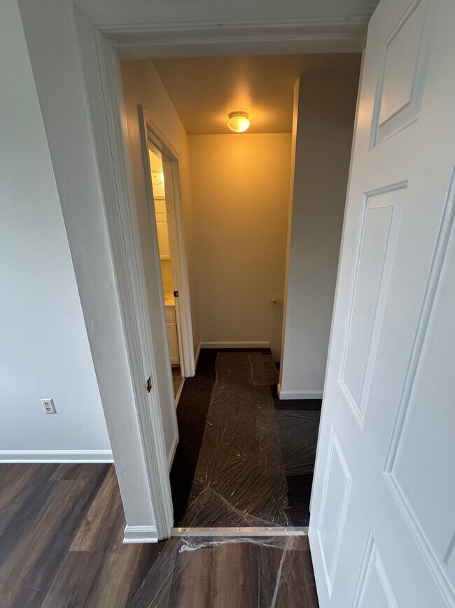 Building Photo - 1627 Blue Jay Dr